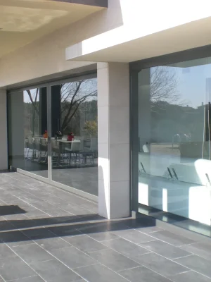 Puertas de PVC resistentes y aislantes